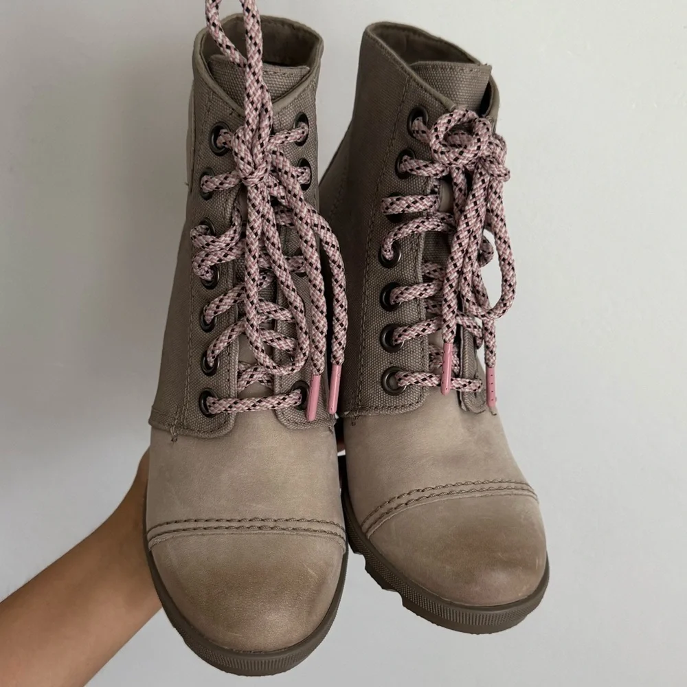 Sorel Women’s Joan Of Arctic Wedge Winter Booties Taupe, Size 7.5